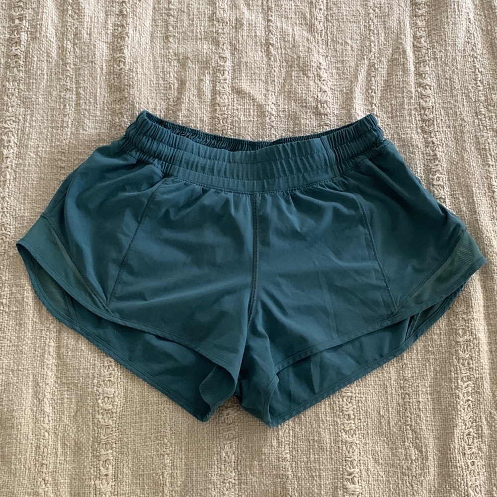 Lululemon Hotty Hot Low-Rise Lined Short 2.5" Length